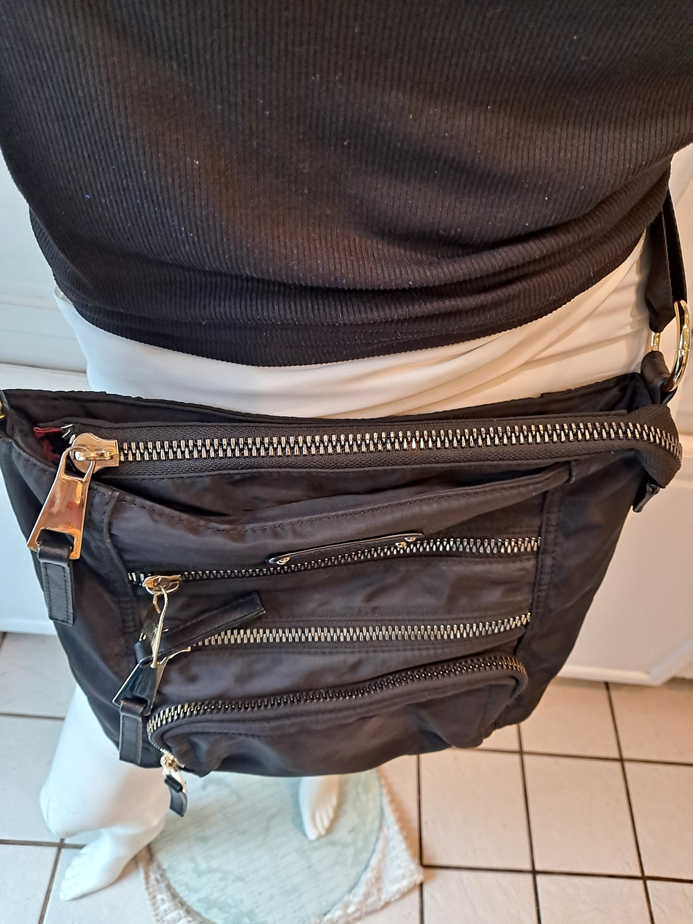 Adrienne Vittadini Studio Black Nylon Crossbody Zip Pocket Organizer Traveler - Picture 7 of 11